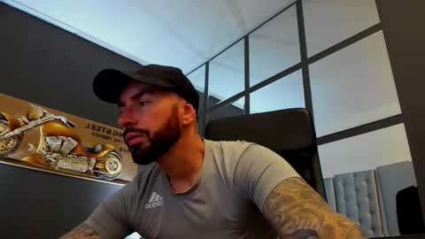 Snapshot of arongrant chatting on October 23, 8:29 am AronGrant online show from October 23, 8:29 am