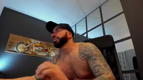 Snapshot of arongrant chatting on February 28, 10:52 am AronGrant online show from February 28, 10:52 am
