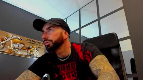 Snapshot of arongrant chatting on October 26, 10:28 am AronGrant online show from October 26, 10:28 am