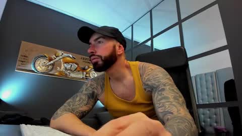 Snapshot of arongrant chatting on January 21, 9:06 am AronGrant online show from January 21, 9:06 am