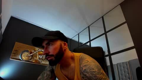 Snapshot of arongrant chatting on January 25, 9:26 am AronGrant online show from January 25, 9:26 am