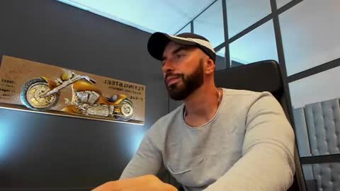 Snapshot of arongrant chatting on September 19, 9:53 am AronGrant online show from September 19, 9:53 am