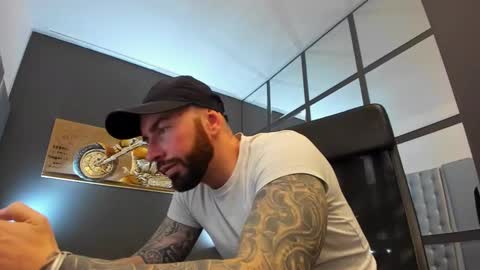 Snapshot of arongrant chatting on February 26, 9:32 am AronGrant online show from February 26, 9:32 am