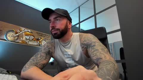 Snapshot of arongrant chatting on February 20, 10:16 am AronGrant online show from February 20, 10:16 am