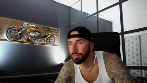 Snapshot of arongrant chatting on October 29, 11:13 am AronGrant online show from October 29, 11:13 am