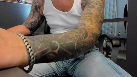 Snapshot of arongrant chatting on October 17, 11:14 am AronGrant online show from October 17, 11:14 am