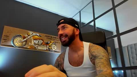 Snapshot of arongrant chatting on October 20, 11:25 am AronGrant online show from October 20, 11:25 am