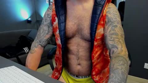 Snapshot of arongrant chatting on October 16, 11:07 am AronGrant online show from October 16, 11:07 am