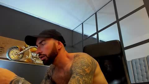 Snapshot of arongrant chatting on October 15, 10:56 am AronGrant online show from October 15, 10:56 am