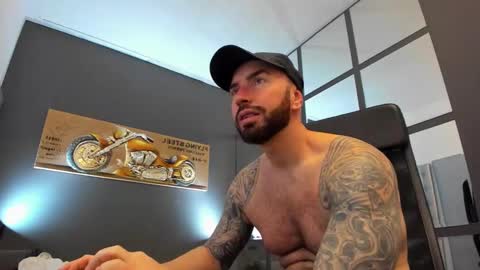 Snapshot of arongrant chatting on February 18, 9:10 am AronGrant online show from February 18, 9:10 am