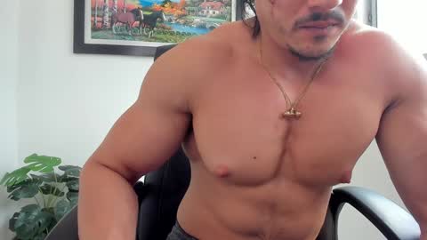 Snapshot of aroon_connor chatting on January 27, 8:49 pm online show from January 27, 8:49 pm