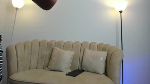 Snapshot of aroon_connor chatting on October 11, 12:47 am online show from October 11, 12:47 am
