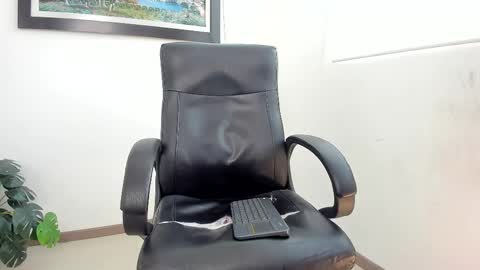 Snapshot of aroon_connor chatting on February 24, 8:47 pm online show from February 24, 8:47 pm