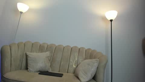   online show from October 18, 12:48 am