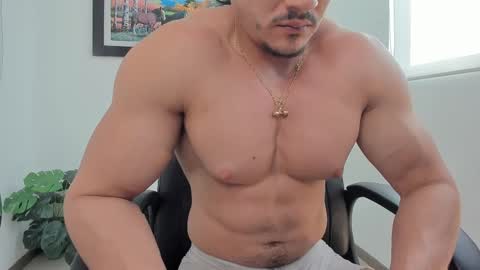 Snapshot of aroon_connor chatting on March 12, 9:13 pm online show from March 12, 9:13 pm