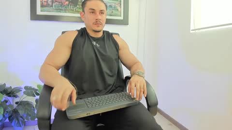 Snapshot of aroon_connor chatting on January 6, 8:07 pm online show from January 6, 8:07 pm