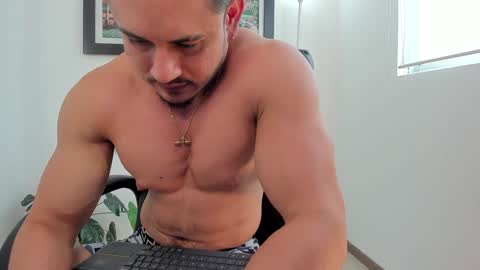 Snapshot of aroon_connor chatting on January 22, 8:17 pm online show from January 22, 8:17 pm