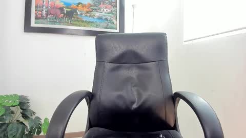 Snapshot of aroon_connor chatting on February 13, 8:03 pm online show from February 13, 8:03 pm