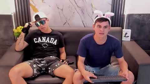 Aroon   online show from April 4, 3:36 am