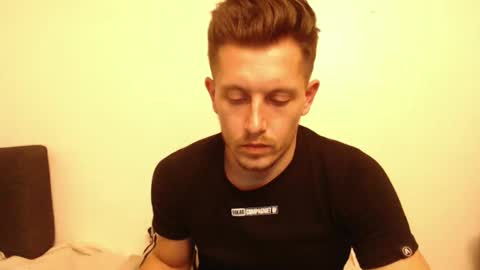 arromwilliam90 online show from December 7, 7:54 pm