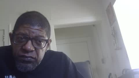 Snapshot of arteblazze chatting on October 12, 9:42 pm Arteblazze not daddy boy bitch or nigga online show from October 12, 9:42 pm