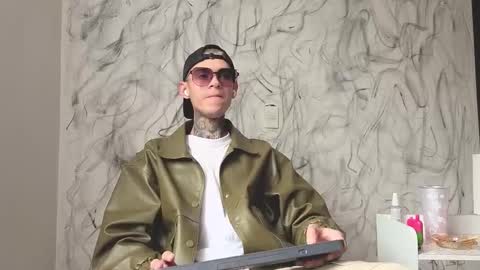 Snapshot of arteemiis chatting on October 14, 1:40 pm online show from October 14, 1:40 pm