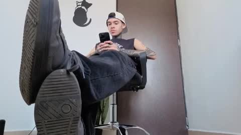   online show from March 12, 11:07 am