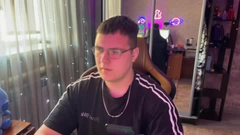 arthurabel online show from March 13, 8:11 am