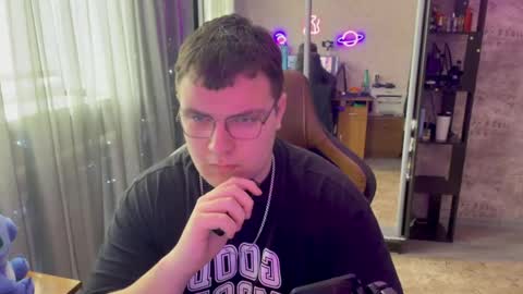 arthurabel online show from March 21, 9:58 am