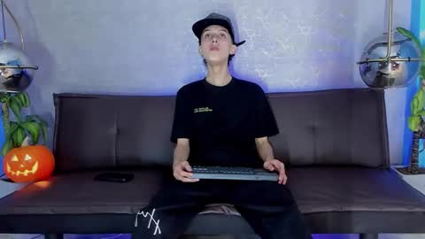 Snapshot of arthurcox_ chatting on October 28, 5:37 pm arthurcox_ online show from October 28, 5:37 pm