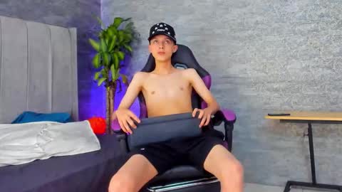 arthurcox_ online show from November 4, 6:20 pm