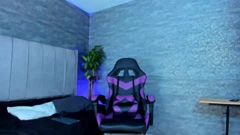 arthurcox_ online show from November 7, 6:55 pm