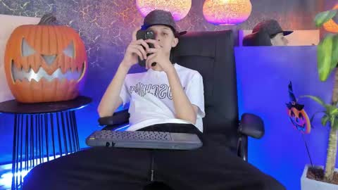 Snapshot of arthurcox_ chatting on October 26, 11:29 pm arthurcox_ online show from October 26, 11:29 pm