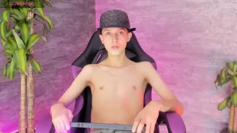 Snapshot of arthurcox_ chatting on September 16, 5:58 pm arthurcox_ online show from September 16, 5:58 pm