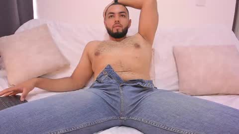 Snapshot of arturguy01 chatting on January 28, 7:00 pm arturguy01 online show from January 28, 7:00 pm