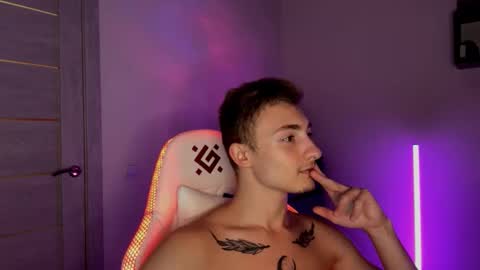 arturr_scott online show from November 10, 7:19 pm