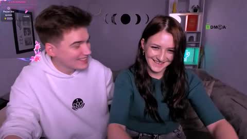 ash_raven_ online show from October 18, 9:42 pm