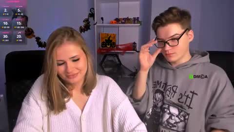 ash_raven_ online show from October 23, 8:45 pm