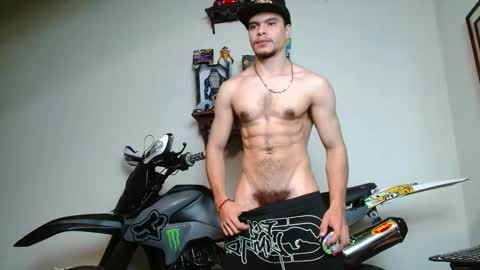 Snapshot of ash_wingrant chatting on October 25, 6:42 pm ash_wingrant online show from October 25, 6:42 pm