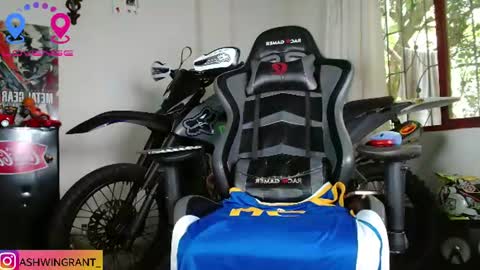 ash_wingrant online show from June 28, 5:52 pm