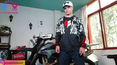 ash_wingrant online show from April 20, 2:19 pm