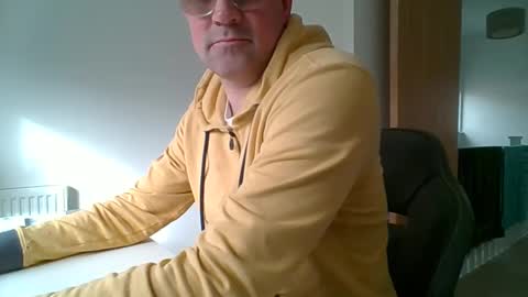 Snapshot of ashleyswim80 chatting on February 6, 11:43 am Ashleyswim80 online show from February 6, 11:43 am