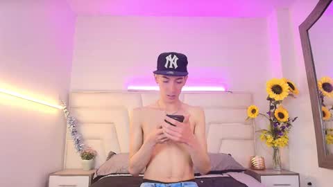 Ashton Myers online show from November 3, 8:10 pm