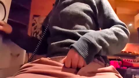 ashtrayfunk online show from April 15, 3:06 am