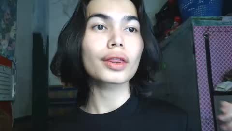 asian_babyboi online show from May 18, 11:38 am