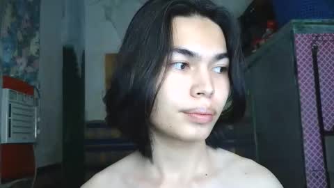 asian_babyboi online show from May 19, 12:11 pm
