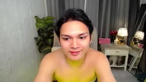 asian_handsomexx online show from April 15, 12:38 pm