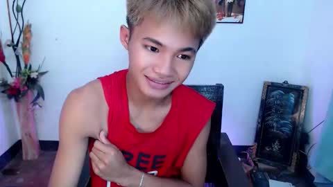Snapshot of asian_lover05 chatting on September 14, 7:16 pm asian_lover05 online show from September 14, 7:16 pm
