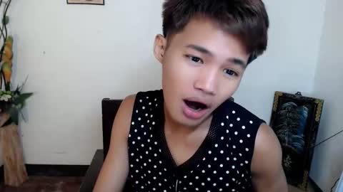 Snapshot of asian_lover05 chatting on October 2, 7:51 pm asian_lover05 online show from October 2, 7:51 pm
