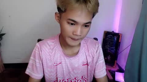 Snapshot of asian_lover05 chatting on September 27, 10:18 pm asian_lover05 online show from September 27, 10:18 pm